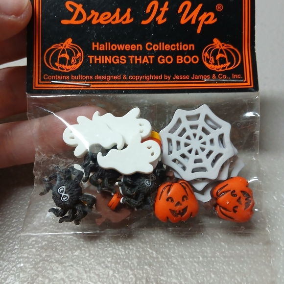 Dress It Up by Jesse James Halloween Shirt Button Set Spider Ghost Pumpkin Candy - Picture 2 of 9